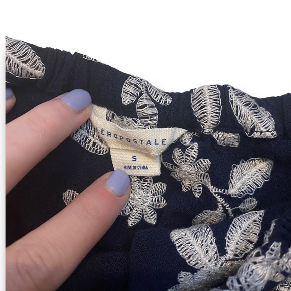 Aeropostale Embroidered Floral Elastic Wrist Waist Off Shoulder Crop Top - Picture 3 of 4